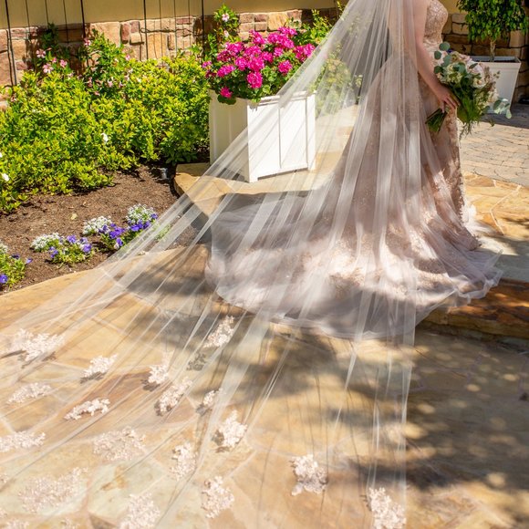 Dramatic wedding veil main image 4